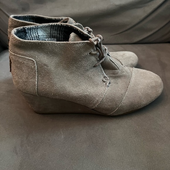 Toms Suede Ankle Booties, Taupe, Size 10M - Picture 6 of 7
